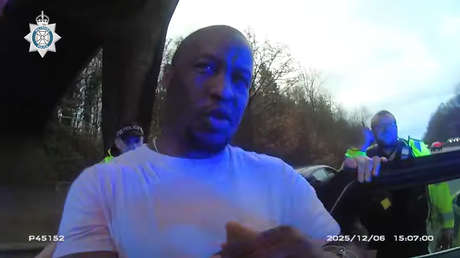 VIDEO: Le realizan ocho veces la prueba de alcoholemia porque estaba tan borracho que no podía soplar