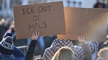 Alistan a la Guardia Nacional en Minnesota tras muerte de una mujer a manos del ICE