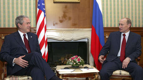 DESCLASIFICADO: Bush propuso a Putin en 2001 dejar atrás "los vestigios de la Guerra Fría" y transformar "la relación de desconfianza"