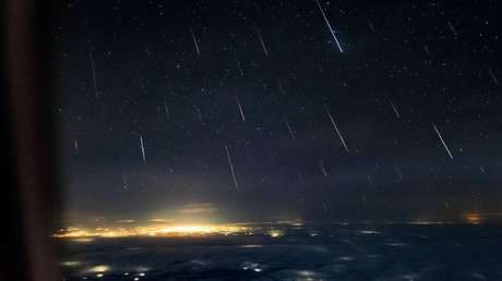 Así se ve desde un avión la lluvia de meteoros más brillante del año: las Gemínidas