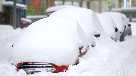 Moscú, presa de la nieve: enorme ventisca de magnitud récord paraliza la capital (VIDEOS)