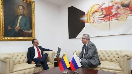 El embajador ruso en Caracas le expresa su apoyo al canciller venezolano tras el ataque de EE.UU.