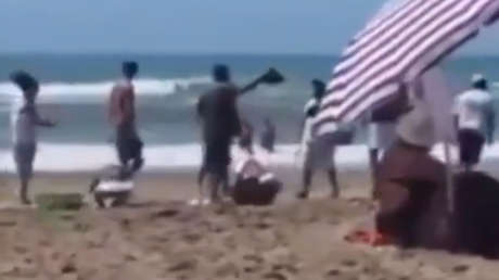 VIDEO: Churros vs. licuados, la batalla campal definitiva en una playa argentina