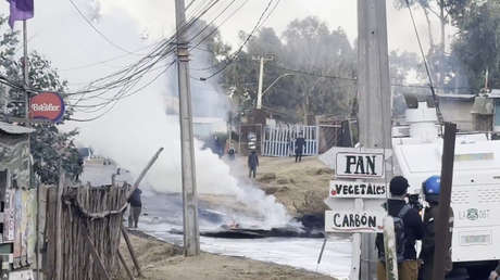 VIDEO: Barricadas y bombas molotov marcan el violento desalojo de una 'megatoma' en Chile
