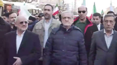 VIDEO: Presidente iraní se une a una marcha popular en Teherán