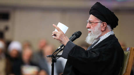 El líder supremo de Irán lanza un mensaje a la nación en medio de las violentas protestas