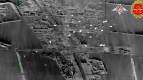 VIDEO: Artillería rusa golpea tropas y pulveriza fortines ucranianos