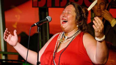 Mujer hallada muerta en Australia resulta ser una popular cantante