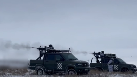 Fuego arrasador de grupos móviles de defensa antiaérea rusa despedaza drones ucranianos (VIDEO)