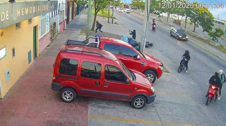 VIDEO: Cuatro delincuentes tratan de robar una moto, pero no contaban con que era de un policía