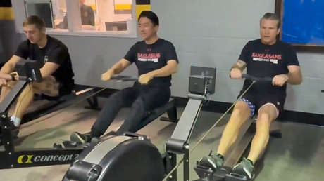 Secretario de Guerra de EE.UU. y ministro de Defensa de Japón "compiten" en ejercicios de entrenamiento