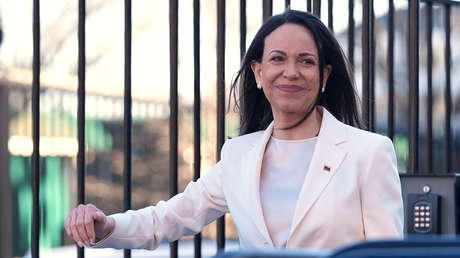 Trump: "María me entregó su Premio Nobel de la Paz"