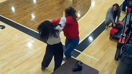 Madres protagonizan violenta pelea durante partido escolar (VIDEO)