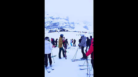 Una violenta pelea se desata en una popular estación de esquí de los Alpes (VIDEO)