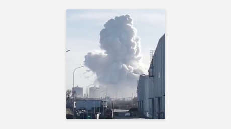 Fuerte explosión sacude una planta en China (VIDEO)