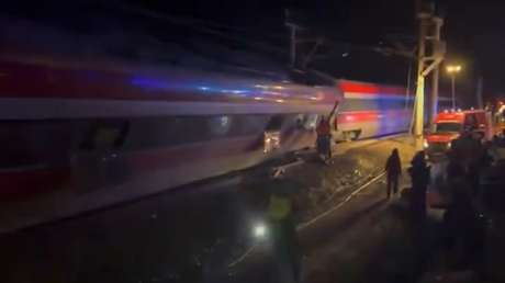PRIMERAS IMAGENES: Así ha quedado un tren de alta velocidad que descarriló en España
