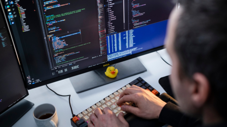 Dinamarca insta a evitar uso de auriculares Bluetooth en el Gobierno ante temor de espionaje