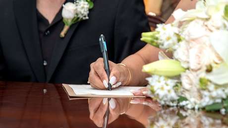 Polonia eliminará las palabras 'marido' y 'esposa' de los certificados de matrimonio