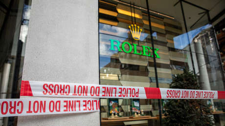 VIDEO: Ladrones con machetes asaltan una tienda de Rolex en Londres a plena luz del día