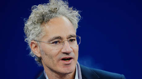 CEO de Palantir advierte que la IA "destruirá" estos oficios