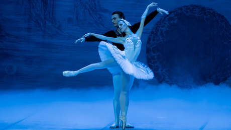 Dos bailarines ucranianos podrían ser despedidos por 'El lago de los cisnes'