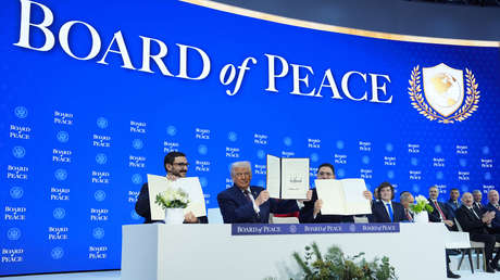 VIDEO: Trump firma la carta del Consejo de Paz