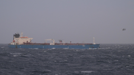 FOTOS: La Marina de Francia muestra la intercepción de un petrolero en el Mediterráneo