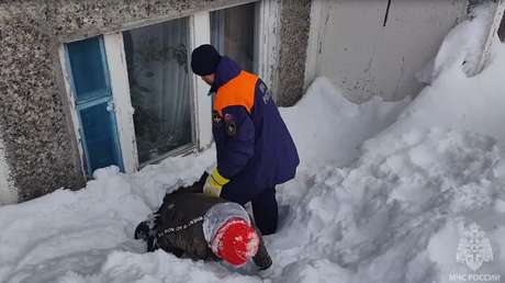 Dramático rescate de un niño atrapado en la nieve en Kamchatka (VIDEO)