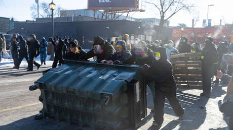VIDEOS: Manifestantes extienden sus barricadas y los comerciantes se preparan ante el caos en Mineápolis
