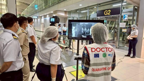 Alerta sanitaria en aeropuertos de Tailandia por virus mortal procedente de la India
