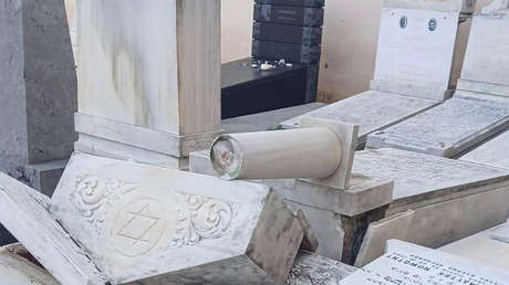 "Grave ofensa": Vandalizan varias tumbas judías en un cementerio de Barcelona