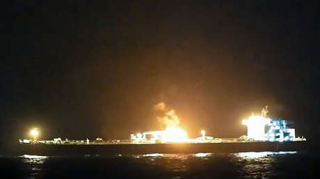 NUEVAS IMÁGENES INÉDITAS del ataque hutí contra un petrolero británico