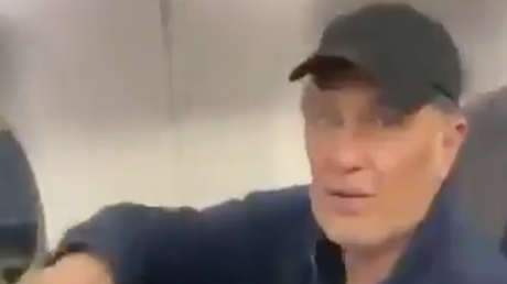 "¿Se divirtió?": increpan a un gobernador mexicano al regreso de su viaje por España (VIDEO)