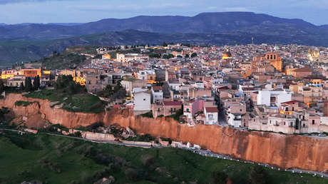 Amenaza inminente se cierne sobre una pintoresca localidad de Italia (VIDEOS, FOTOS)