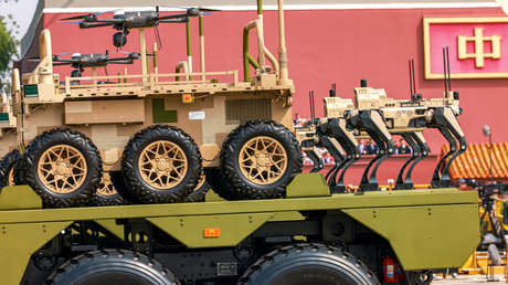 China entrena armas robóticas controladas por IA: ¿qué tienen que ver los halcones con las palomas?