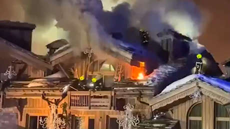 VIDEO: Un incendio arrasa un lujoso hotel en los Alpes