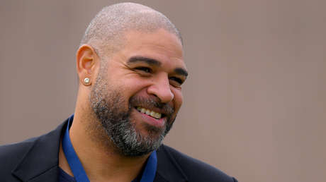 VIDEO: El exfutbolista Adriano lanza ultimátum a quien estafó a su madre