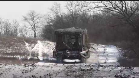 VIDEO: Tanque ruso arrasa posiciones enemigas con poderosos golpes