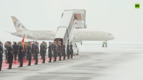 VIDEO: El presidente emiratí llega a Moscú para reunirse con Putin