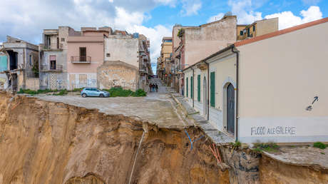 NUEVAS y devastadoras imágenes de la localidad bajo amenaza en Italia (VIDEOS, FOTOS)