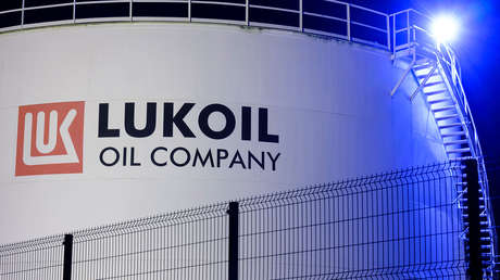 Petrolera rusa Lukoil anuncia un trato de venta de activos extranjeros con Carlyle