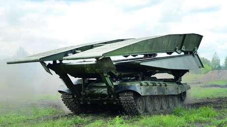 20 metros de acero para romper el frente: Rusia muestra en acción su puente blindado (FOTOS, VIDEO)