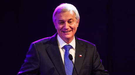 Kast blinda su viaje a El Salvador con un generoso halago a Bukele