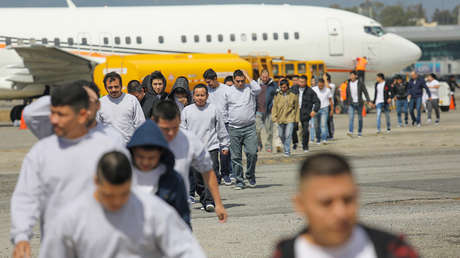 NYT: EE.UU. y Argentina alistan acuerdo para deportar migrantes al país latinoamericano