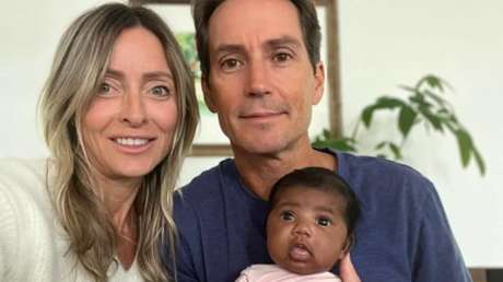 Pareja demanda a clínica de fertilidad por cometer un "error horrendo" en su embarazo