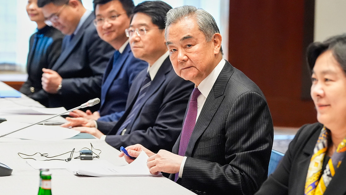 "Europa encontró el coraje para dialogar con Rusia": Wang Yi comenta la crisis ucraniana en Múnich