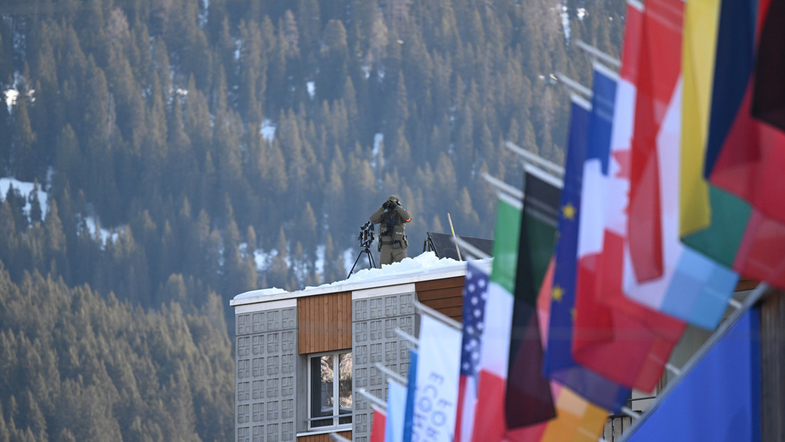 "Conserje de Davos": Papeles de Epstein aclaran cómo operaba entre la élite de multimillonarios