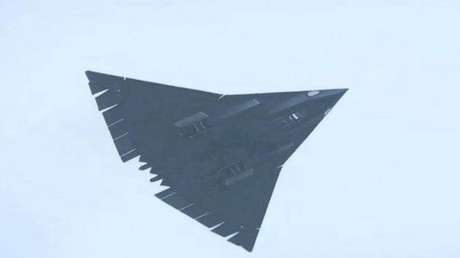 China 'alista las alas' del primer caza de tres motores del mundo (FOTOS Y VIDEO)