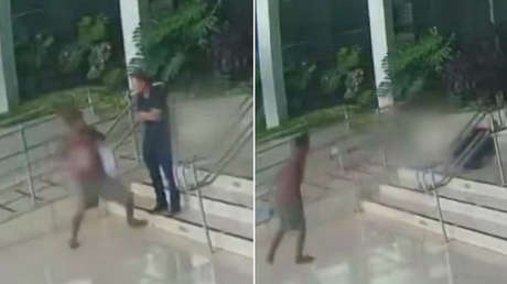 VIDEO: Espera dos años para recuperar la vista y vuelve a perderla tras ser golpeado a la salida del hospital