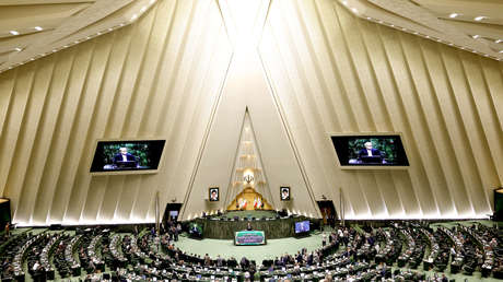 "¡Muerte a EE.UU.! ¡Muerte a Israel!": diputados iraníes lanzan cánticos contra las amenazas a Teherán (VIDEO)